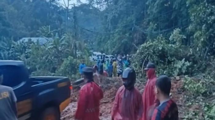 Hujan Deras Picu Banjir dan Longsor di Pesisir Barat, Jalur Lintas Liwa-Krui Sempat Terputus